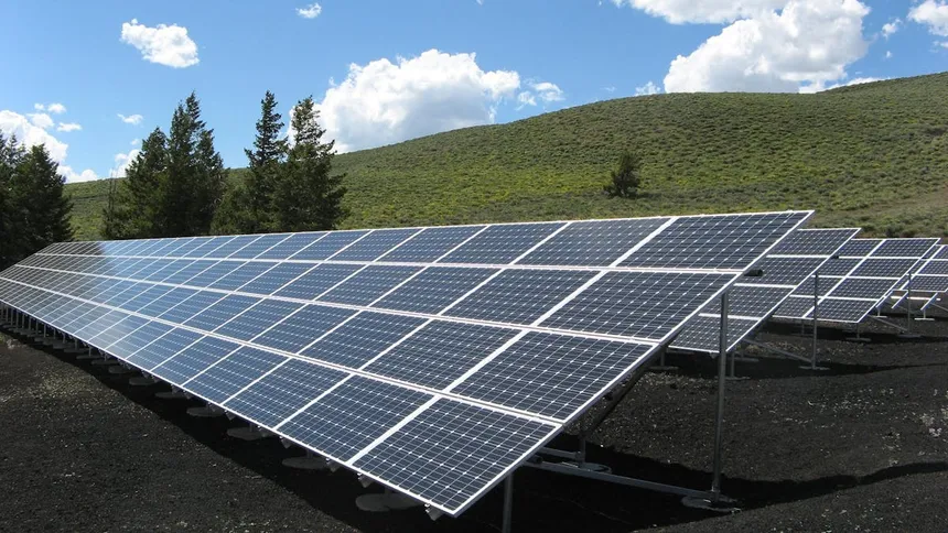 Large solar panel array in a rural setting providing expandable power generation for off-grid living